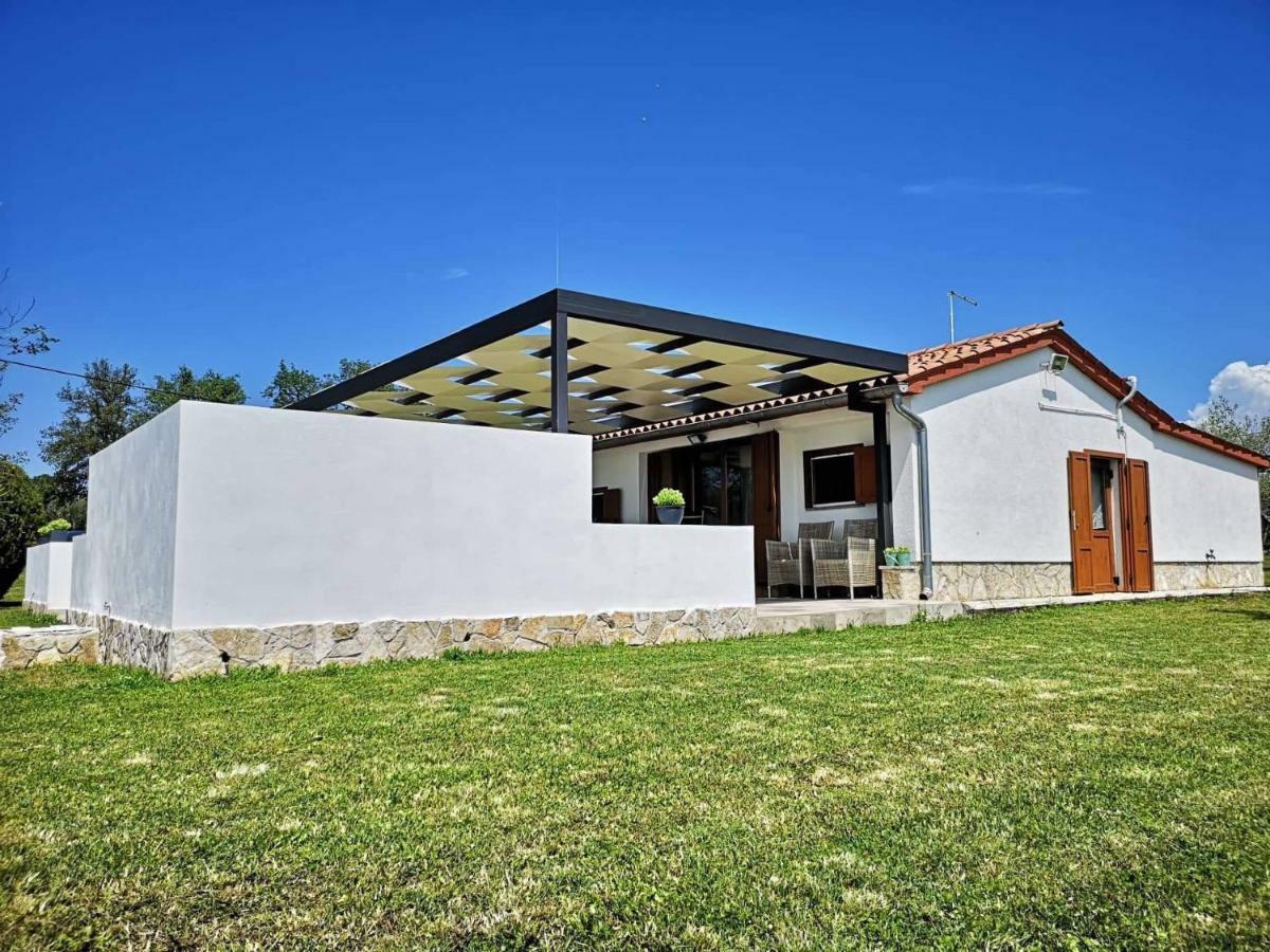 Villa Leo ロヴィニ エクステリア 写真