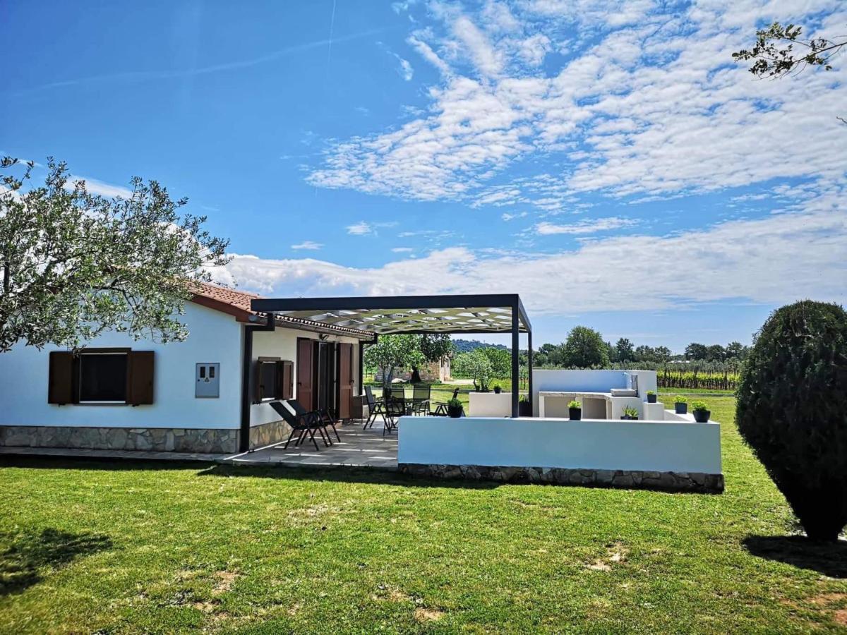 Villa Leo ロヴィニ エクステリア 写真