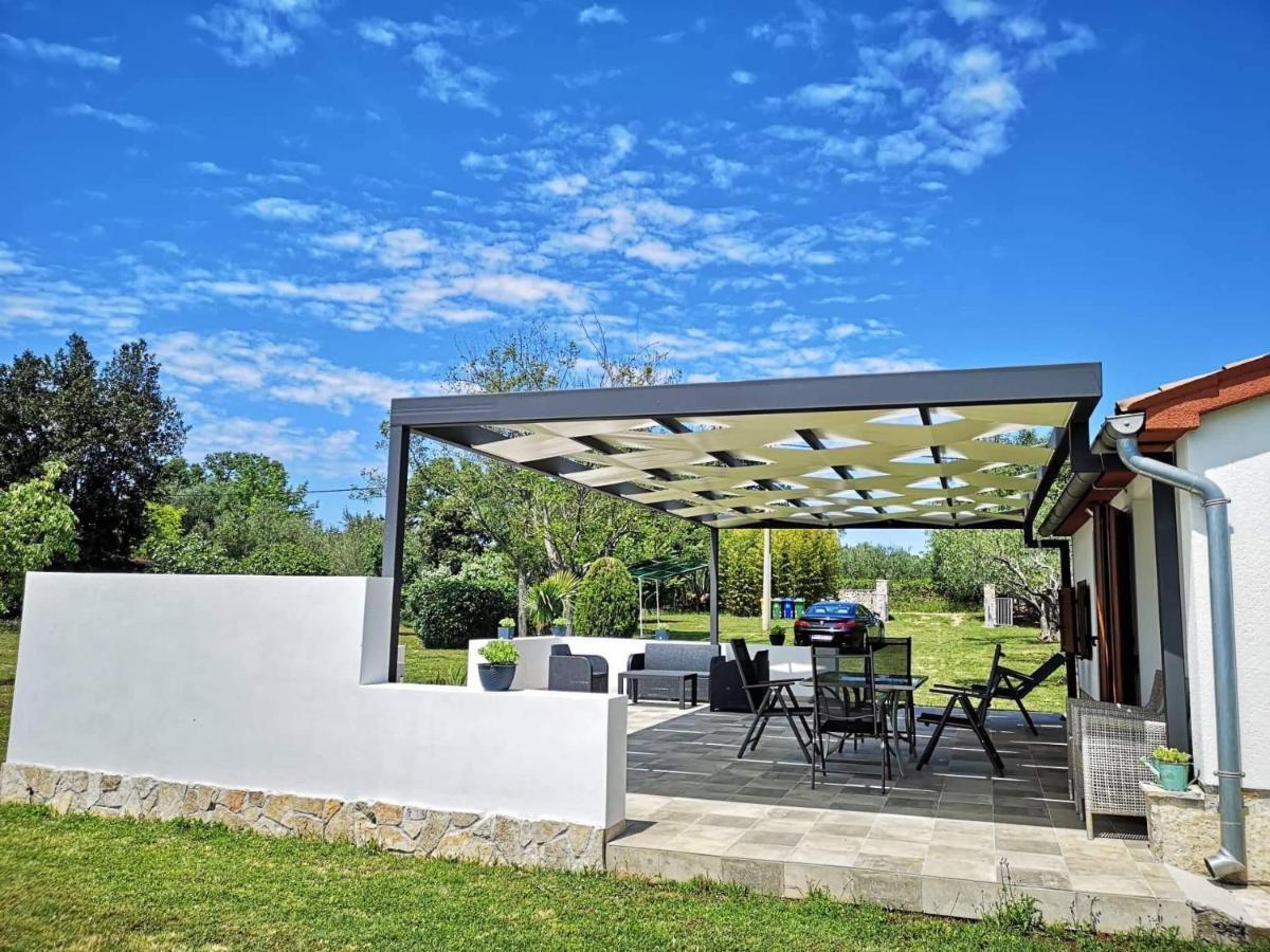 Villa Leo ロヴィニ エクステリア 写真
