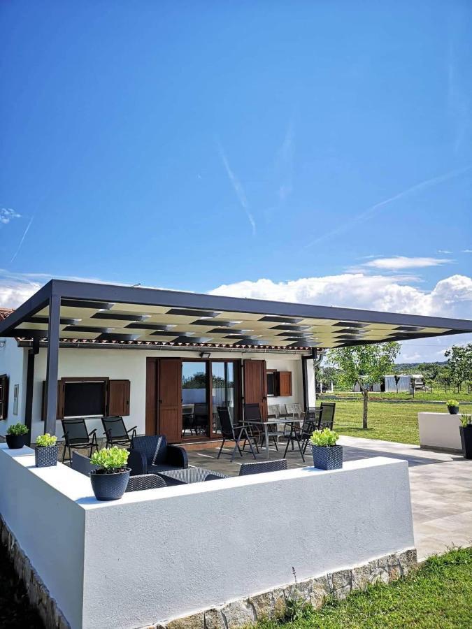 Villa Leo ロヴィニ エクステリア 写真