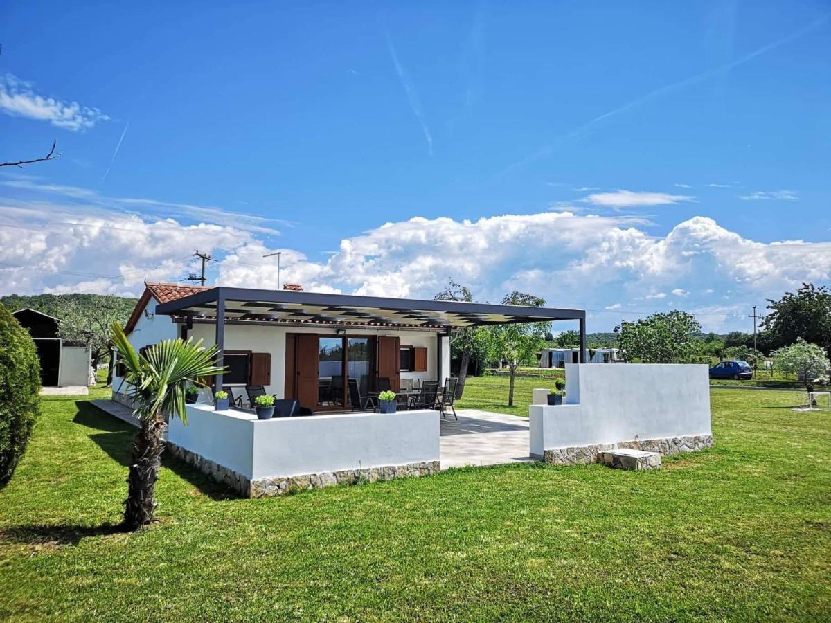 Villa Leo ロヴィニ エクステリア 写真